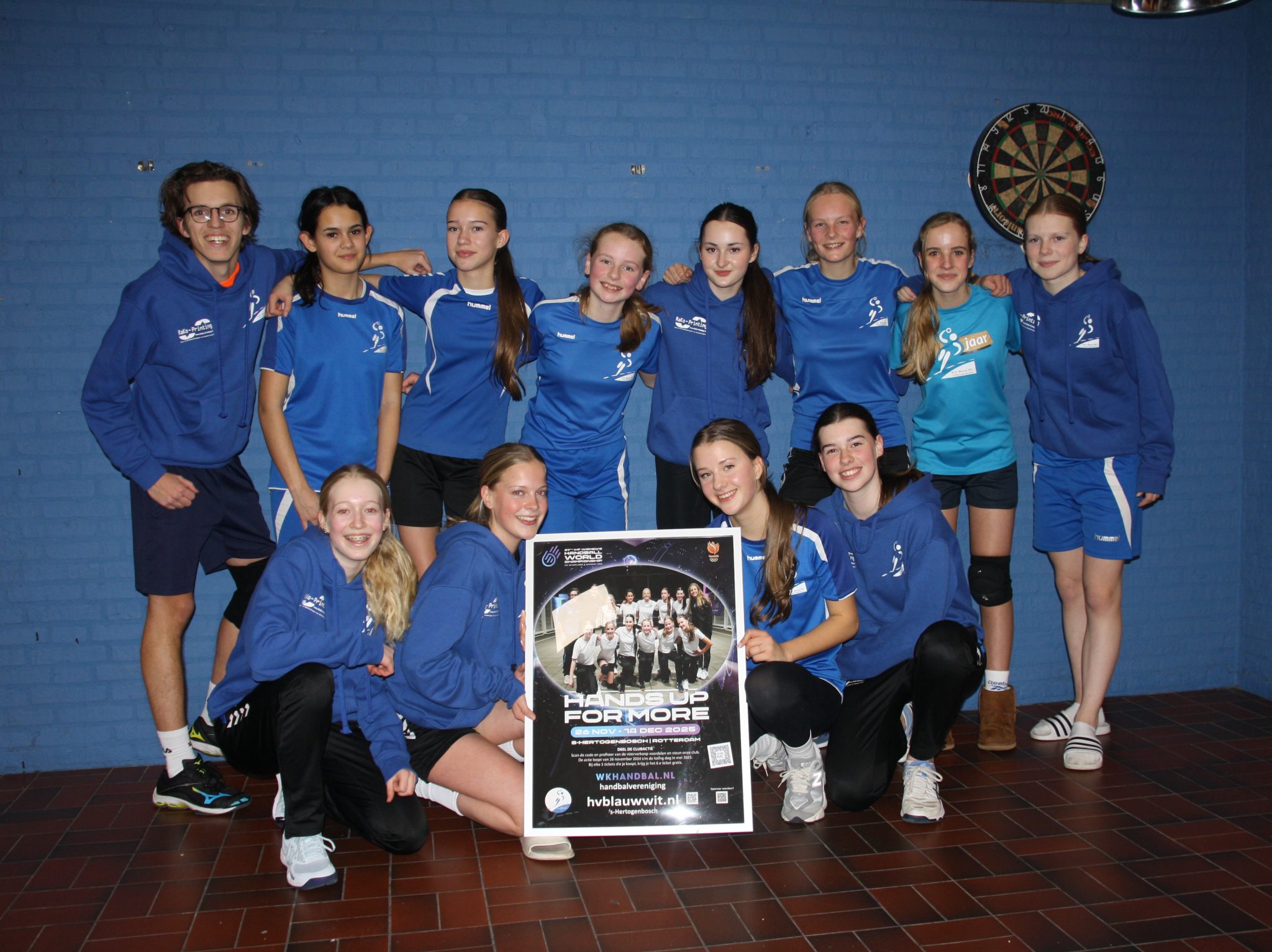 Foto's in de kantine van Sporthal de Schutskamp